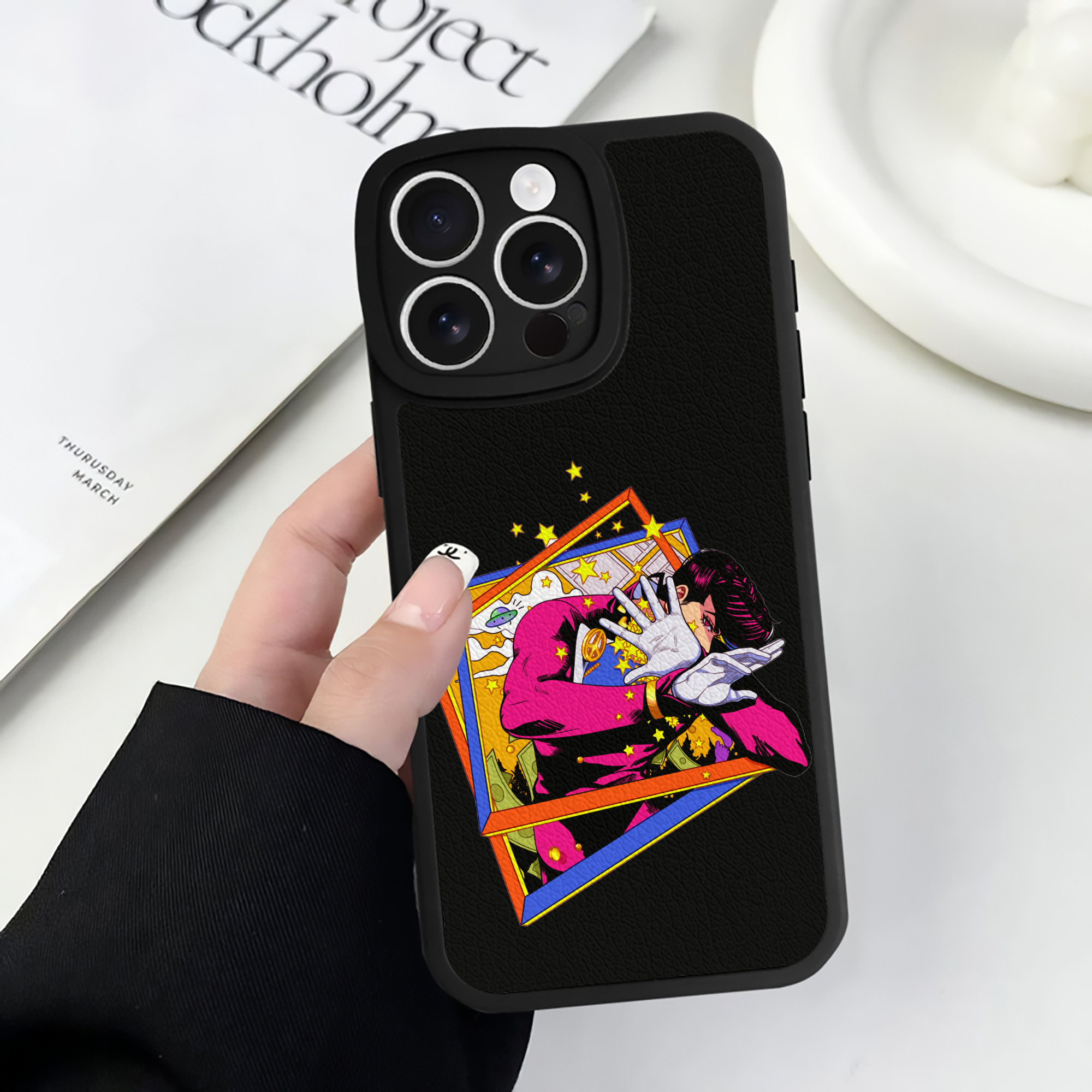 （画像用） ジョジョの奇妙な冒険 ひがしかた じょうすけ JoJo's Bizarre Adventure Higashikata Josuke 【iPhone 16シリーズ対応】シリコンスマホケース（レザー調） 材質：シリコン